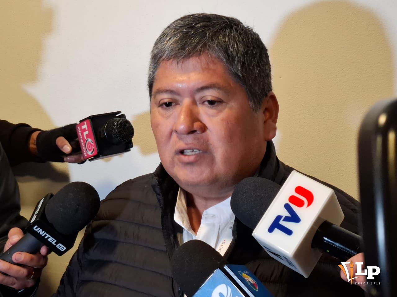 El diputado Pantaleón en conferencia de prensa