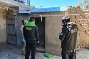 policías