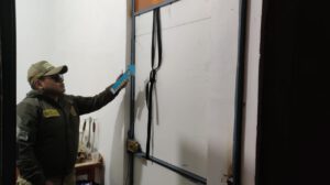 Efectivos de la Felcc realizan el registro de la escena del hecho