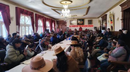 reunión gobernador con Machacamarca