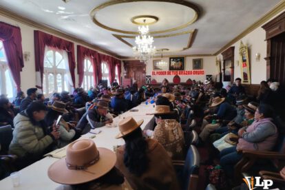 reunión gobernador con Machacamarca