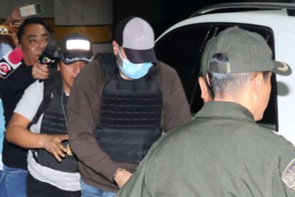 El argentino Fernando Cerimedo (c), imputado por la Fiscalía de Bolivia