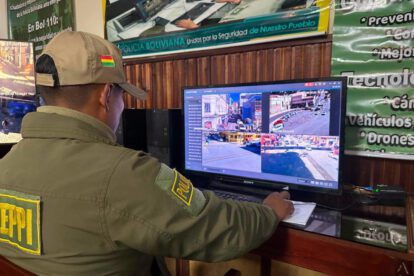 Efectivos de la Policía Boliviana realizan el monitoreo preventivo