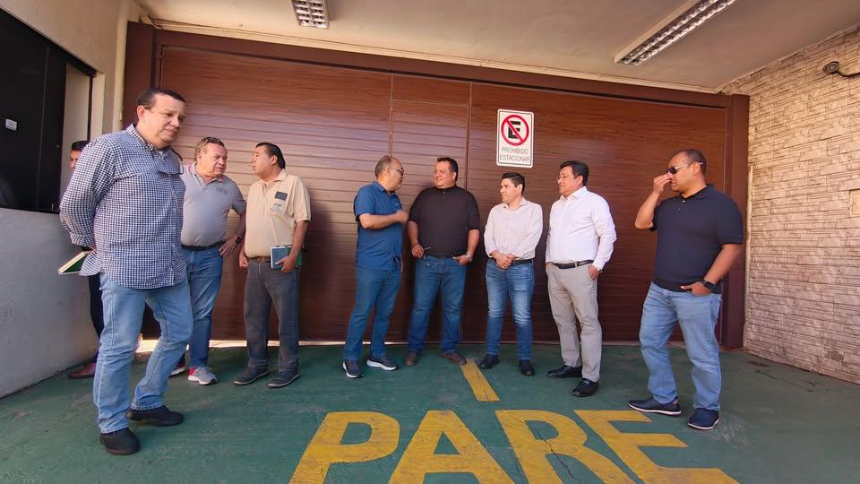 El ministro de Hidrocarburos, Marcelo Blanco Quintanilla, y el presidente de YPFB, Sebastián Daroca