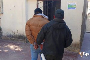 Un efectivo policial de 32 años fue aprehendido este viernes 21 de agosto