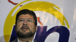 Samuel Doria Medina en un acto público