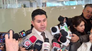 El diputado Rojas en conferencia de prensa