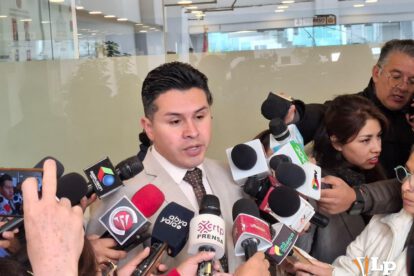 El diputado Rojas en conferencia de prensa