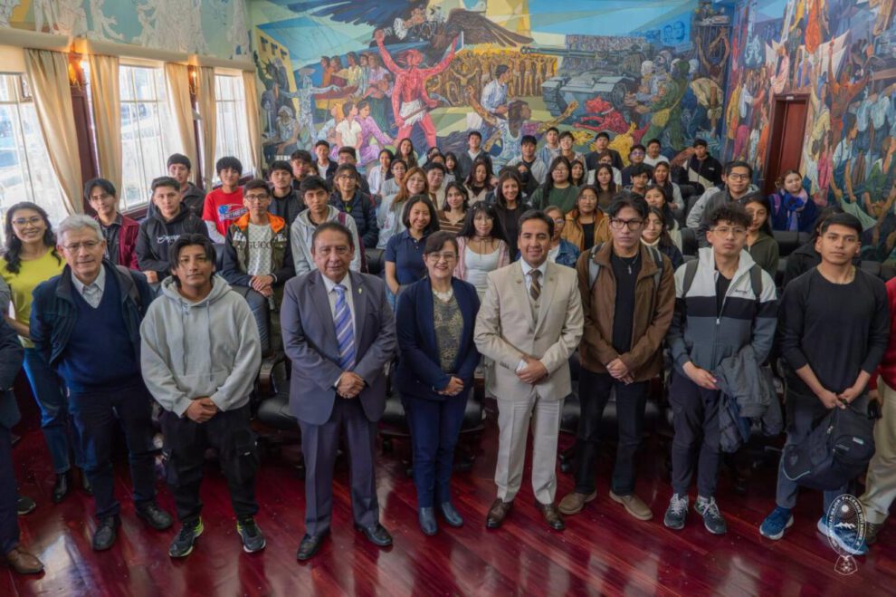 Autoridades de la UMSA y del Ministerio de Trabajo