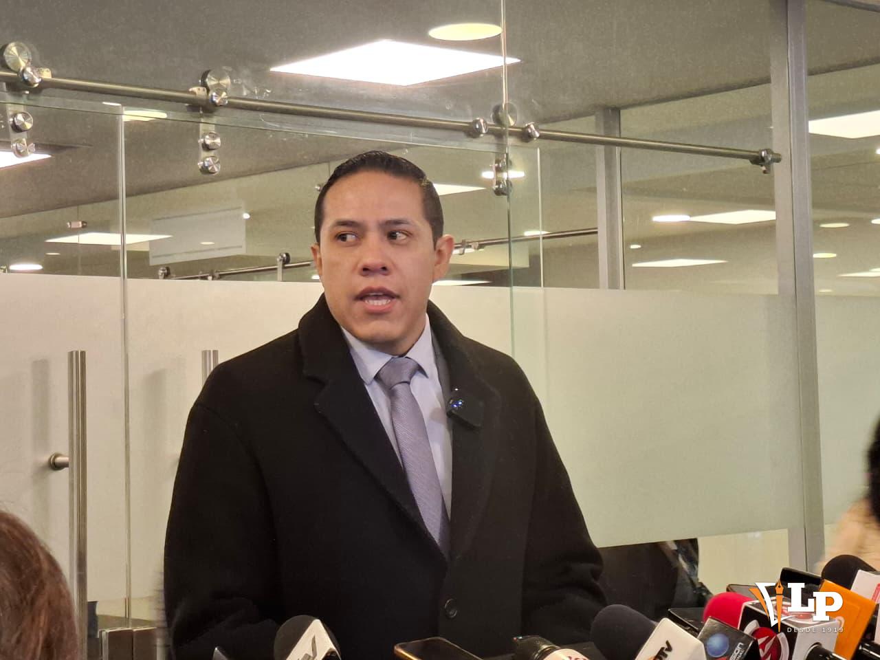El diputado Brañez en conferencia de prensa