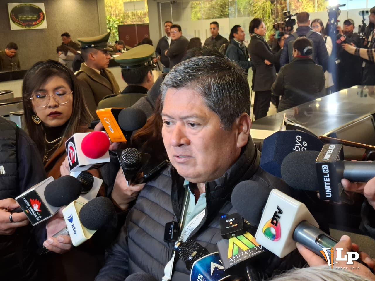 El diputado Pantaleón en conferencia de prensa