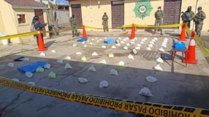 Efectivos de la FELCN exhiben los 70 kilos de cocaína incautados
