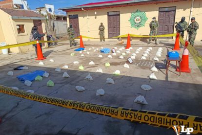 Efectivos de la FELCN exhiben los 70 kilos de cocaína incautados