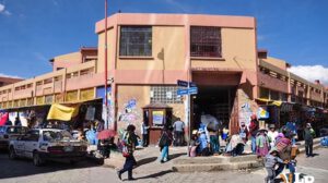 Fachada principal del Mercado Bolívar de la ciudad de Oruro