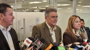 Los Demócratas en conferencia de prensa