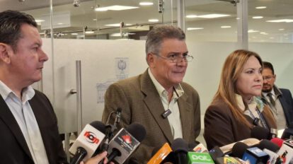 Los Demócratas en conferencia de prensa