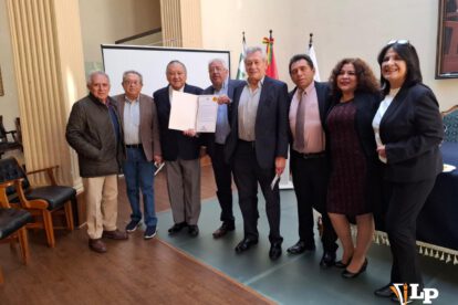 Miembros de la Fraternidad Tigre llegaron hasta la sede de Gobierno para recibir el Homenaje Camaral