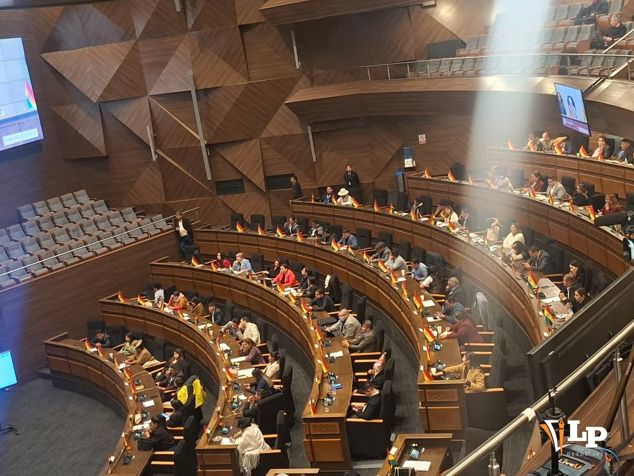 Le pleno de la ALP le dio el voto de confianza a Oviedo