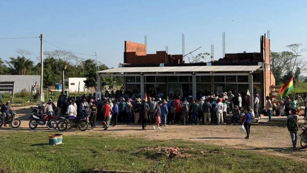 Un grupo de personas en una reunión