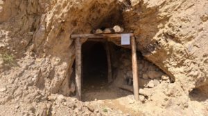 Bocamina o socavón minero excavado