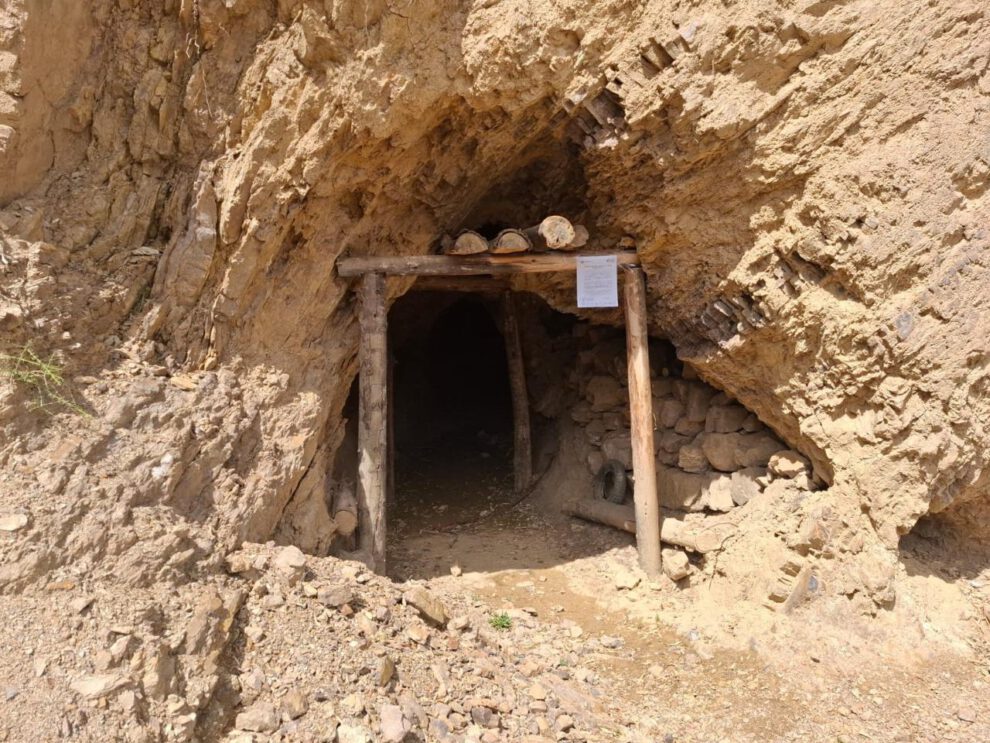 Bocamina o socavón minero excavado