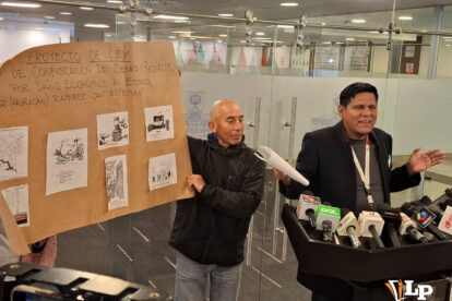 El diputado Pacheco en conferencia de prensa