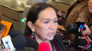La jefa de bancada de Libre en conferencia de prensa