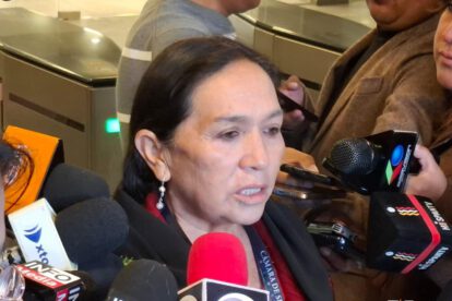 La jefa de bancada de Libre en conferencia de prensa