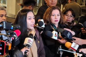 La diputadas Berrios y Anagua en conferencia de prensa