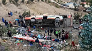 Autobús se embarranca en Charazani