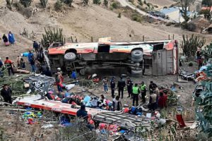 Autobús se embarranca en Charazani