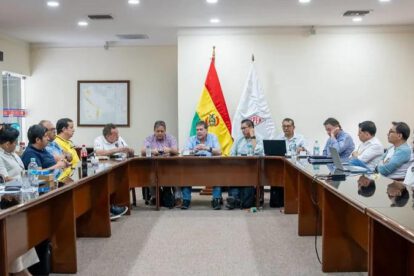 Reunión entre cisterneros y YPFB