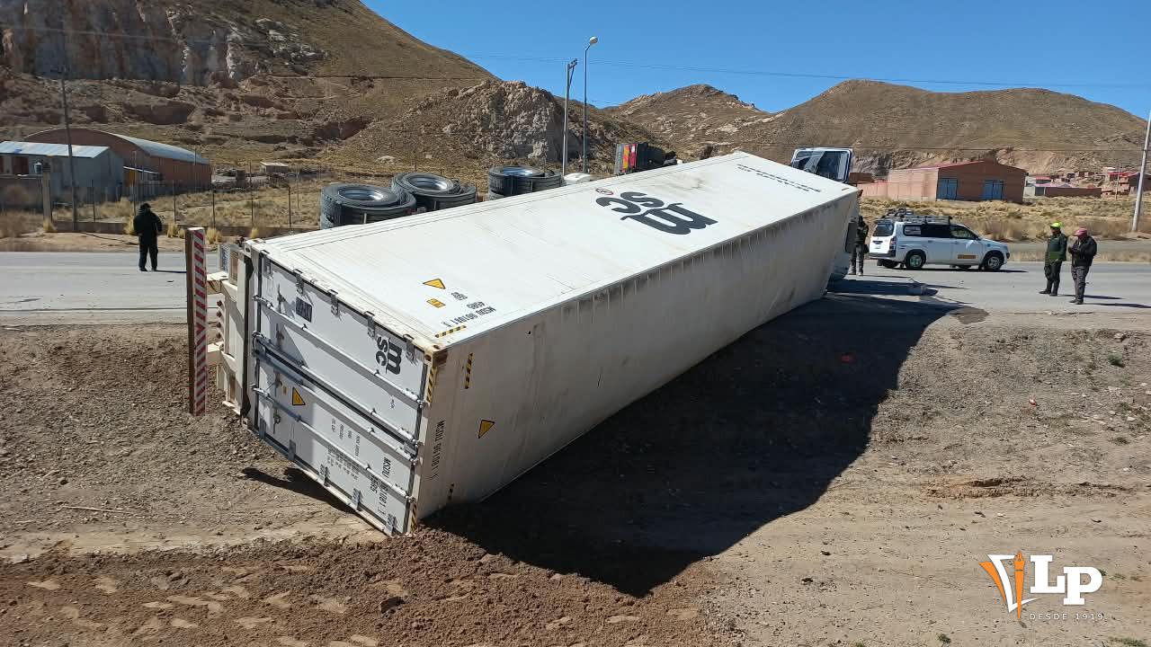 vuelco lateral de camión en Oruro
