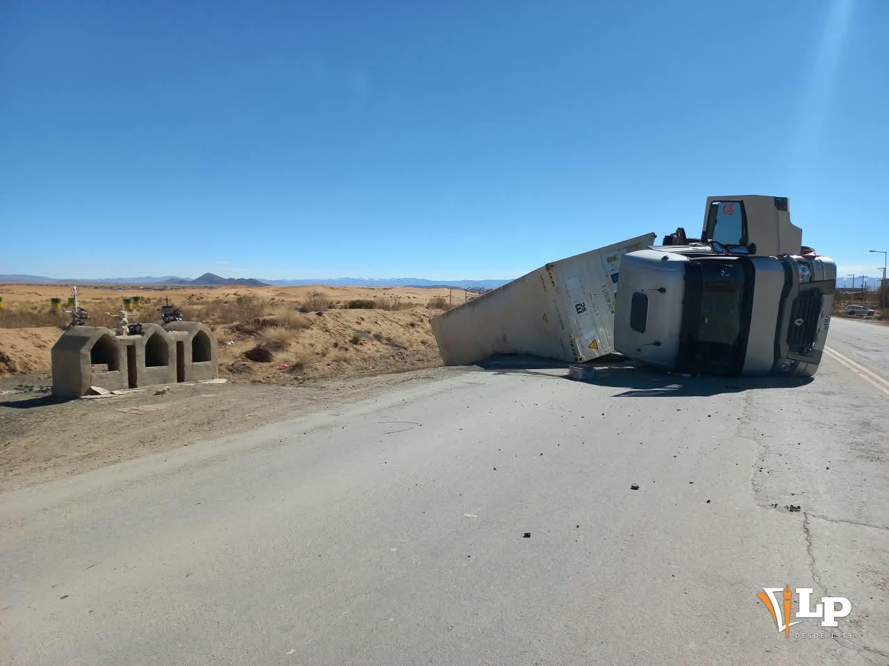vuelco lateral de camión en Oruro