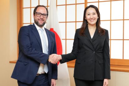 El viceministro de Comercio Exterior, Rodrigo Arce, durante su encuentro oficial con la viceministra parlamentaria de Asuntos Exteriores de Japón, Arfiya Eri.