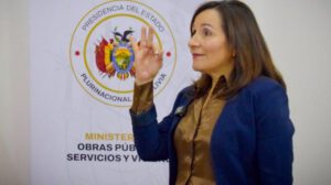 Cynthia Aramayo durante la toma de juramento de su nuevo cargo