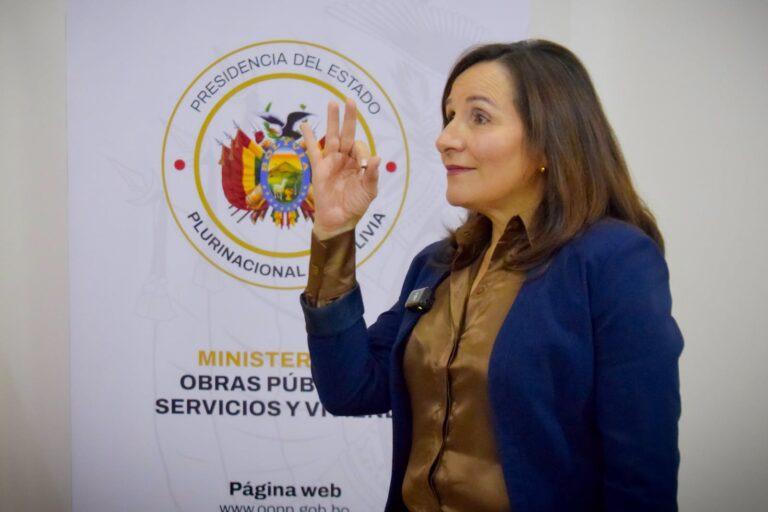 Cynthia Aramayo durante la toma de juramento de su nuevo cargo