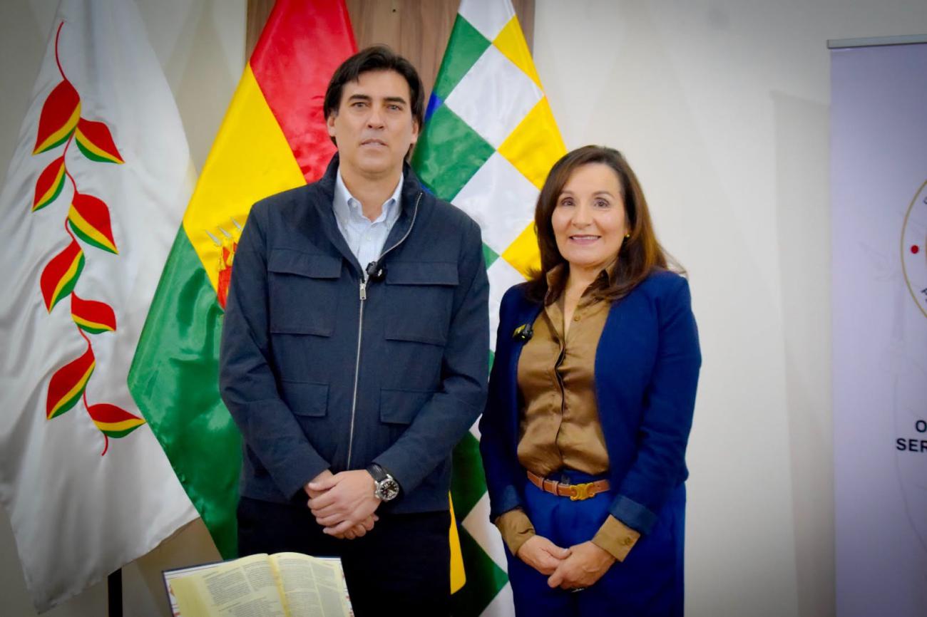 El ministro Mauricio Zamora junto a la viceministra, Cynthia Aramayo