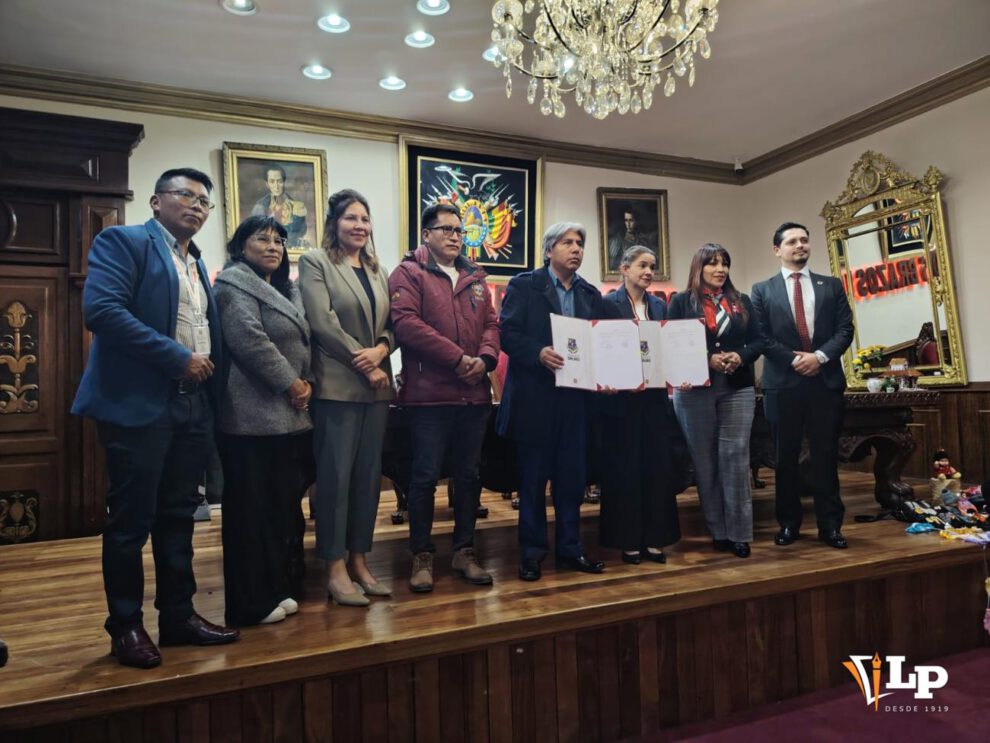 firma memorándum de entendimiento entre Gobernación de Oruro y PNUD