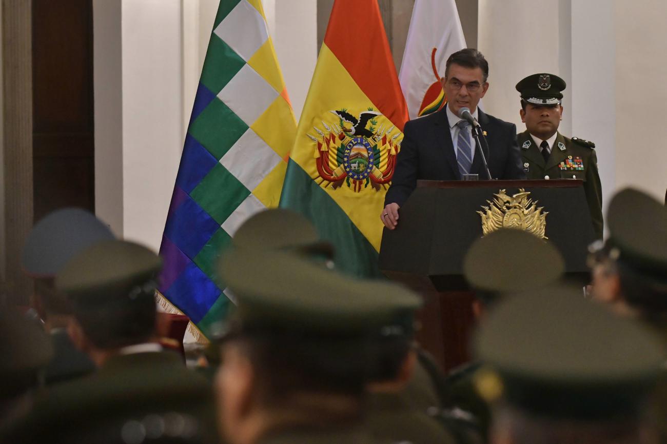 El Presidente Rodrigo Paz se dirige a los presentes para exigir transparencia e integridad a la nueva dirección de la institución verde olivo