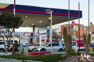 Filas por combustible en surtidores de Oruro