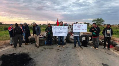 punto de bloqueo de carreteras en Bolivia instalado por sectores productivos