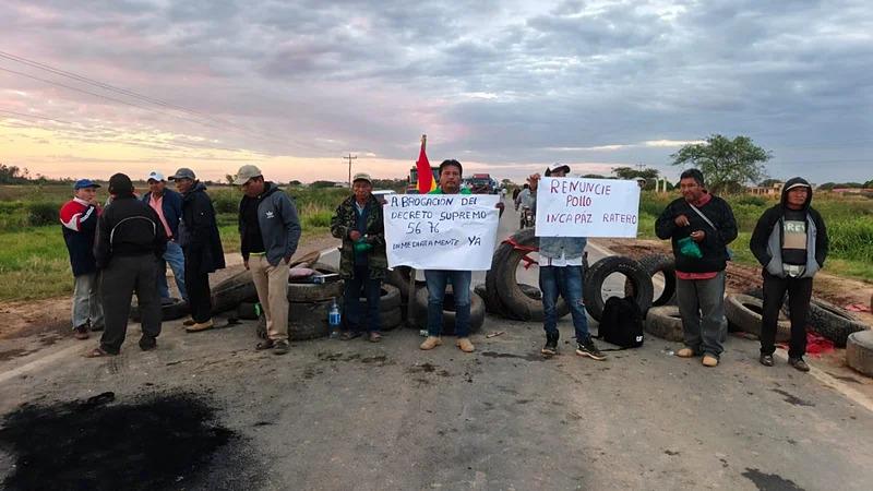punto de bloqueo de carreteras en Bolivia instalado por sectores productivos
