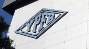 La intervención a la estatal petrolera se anunció en medio de una crisis por escasez de combustibles