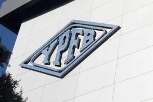 La intervención a la estatal petrolera se anunció en medio de una crisis por escasez de combustibles