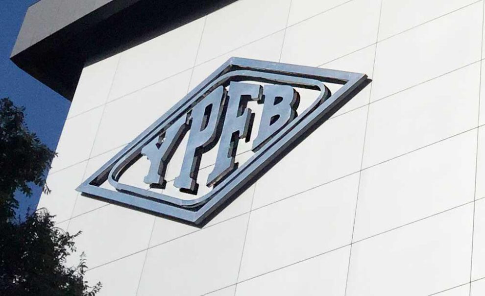 La intervención a la estatal petrolera se anunció en medio de una crisis por escasez de combustibles
