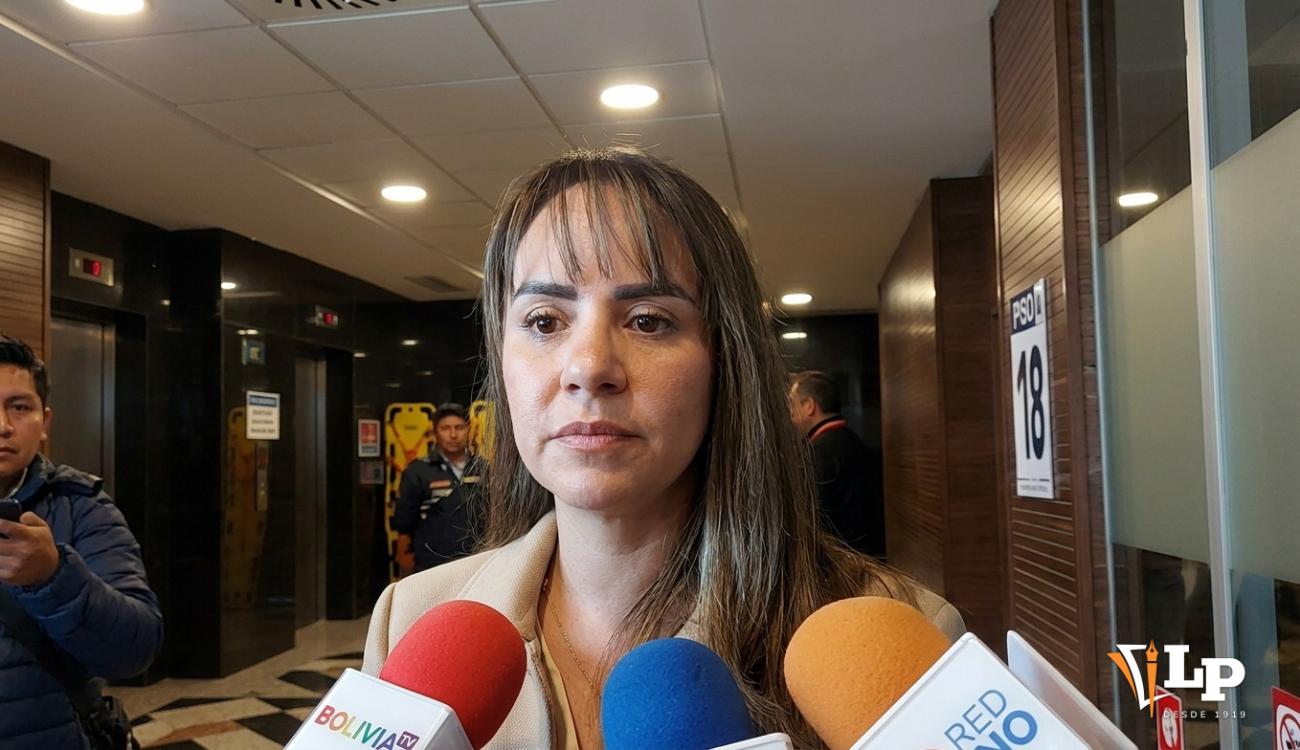 La diputada Herbas en conferencia de prensa