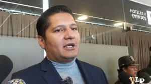 El diputado Rada en conferencia de prensa