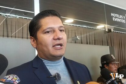 El diputado Rada en conferencia de prensa