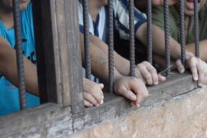 Hacinamiento y violencia: el drama detrás de las rejas